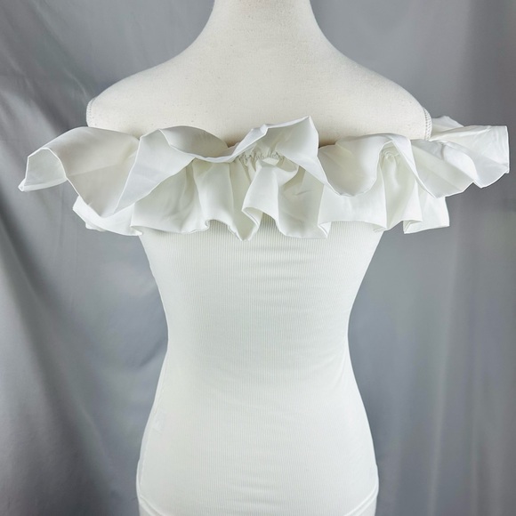White Ruffle Off-Shoulder Top Size S - Picture 3 of 4